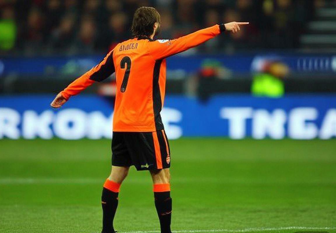 阿尔特塔借鉴国际米兰战术，三后卫体系或成阿森纳阵型调整关键，哈弗茨转会争议再起