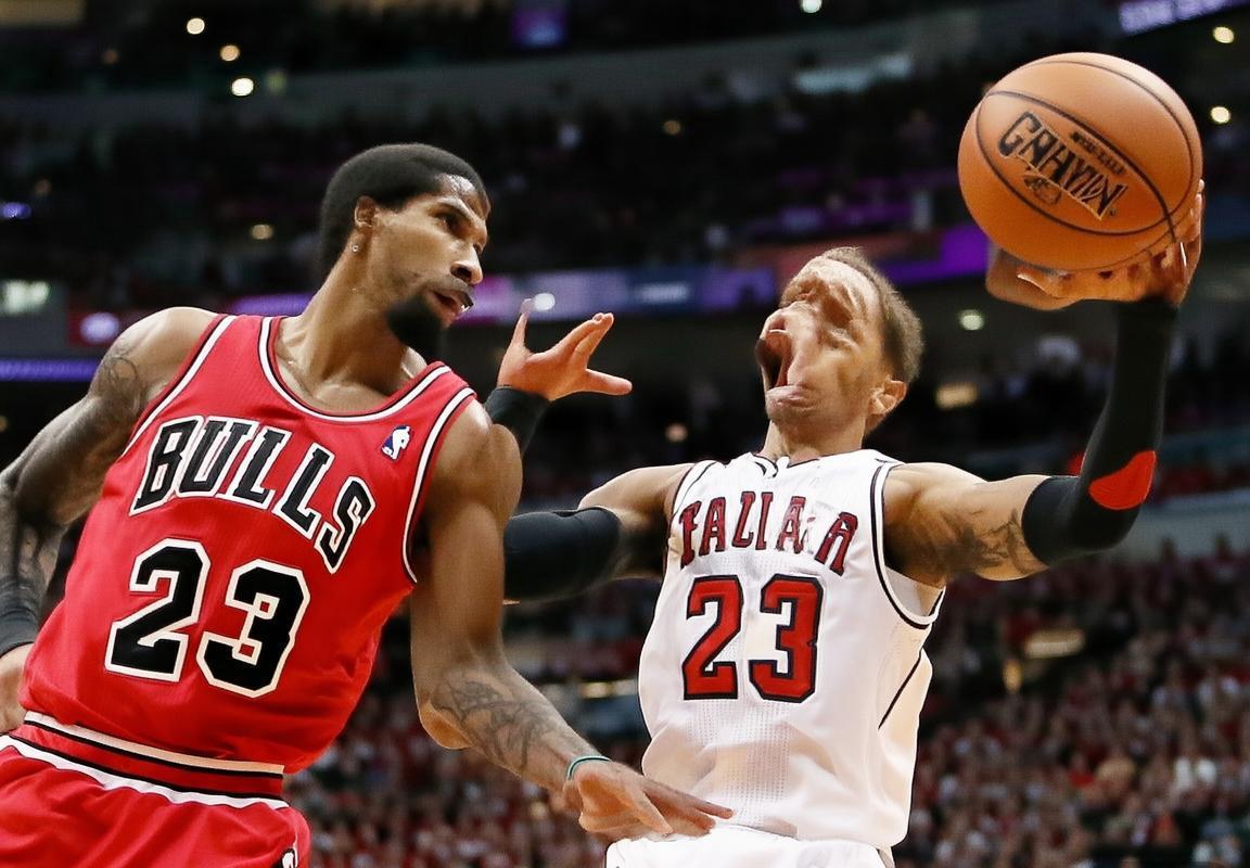 库里脚踝扭伤预计缺阵三至四周，勇士进攻体系面临严峻考验，巴特勒批评球队追梦格林咆哮，科尔坦言勇士仅属联盟中游